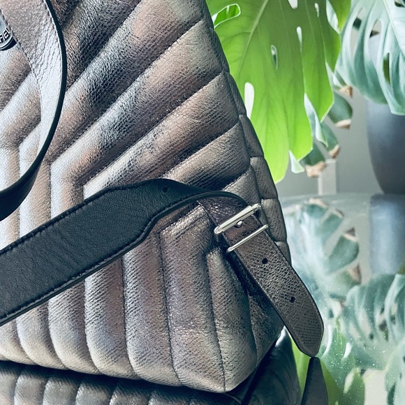 Authentic YSL Medium Loulou Backpack - Picture 5 of 14